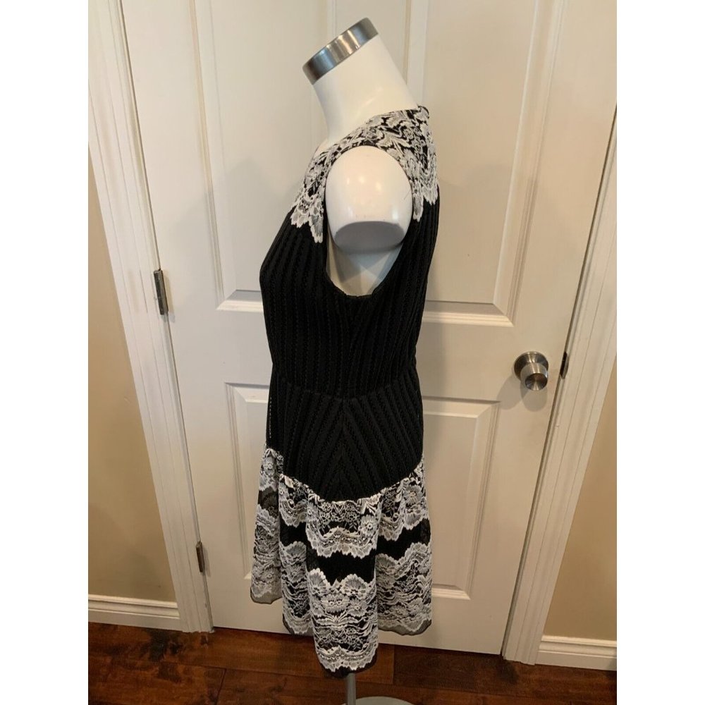 Anna Sui Black & White Floral Lace Sleeveless Mini Dress, Size 4 - Picture 5 of 9